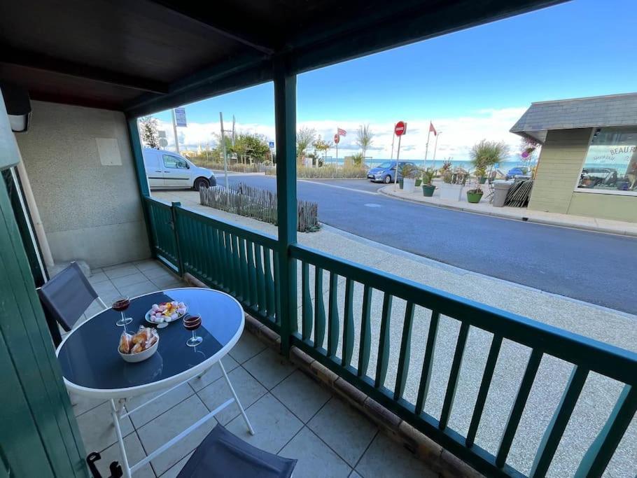 La Passerelle - Terrace And Balcony With Sea View Люк-сюр-Мер Екстер'єр фото